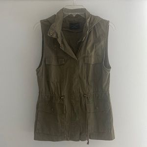 Love tree green vest